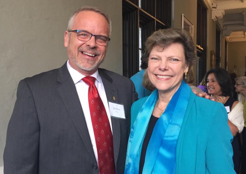 Cokie Roberts with Nat Wilburn, Head of Schools, Sacred Heart-Sheridan Rd. 